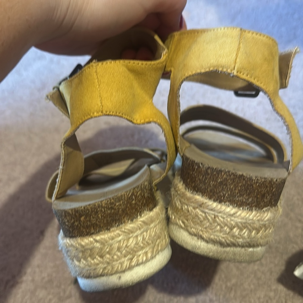 Universal Thread platform sandals - Picture 3 of 4